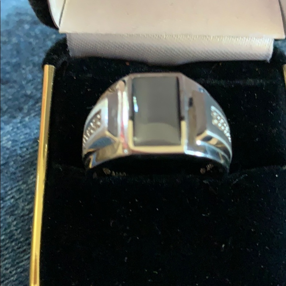 Men’s 10k silver cat eye and diamond ring